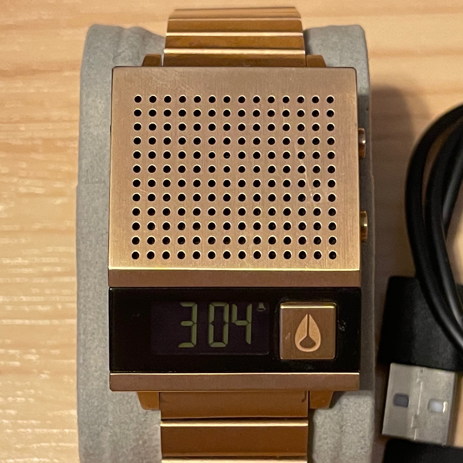 WTS] Nixon The Dork Too “Nerd Alert” Rose Gold Talking USB