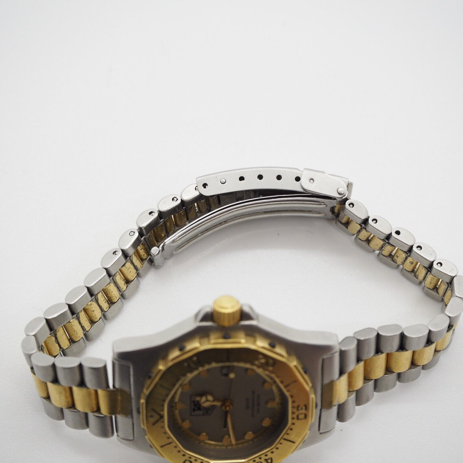 Tag Heuer Professional 3000 Watch 934.215 Quartz Ladies 31mm Gold Silver  Vintage | WatchCharts Marketplace