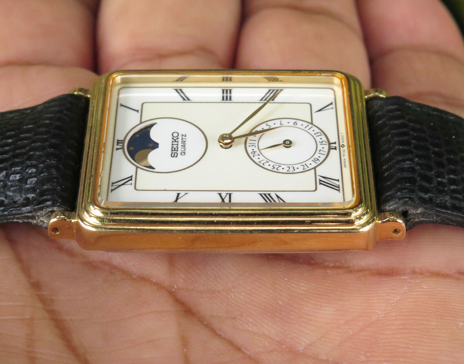 Rare Vintage SEIKO Moon Phase 7F32-5000 Quartz Watch Scarce
