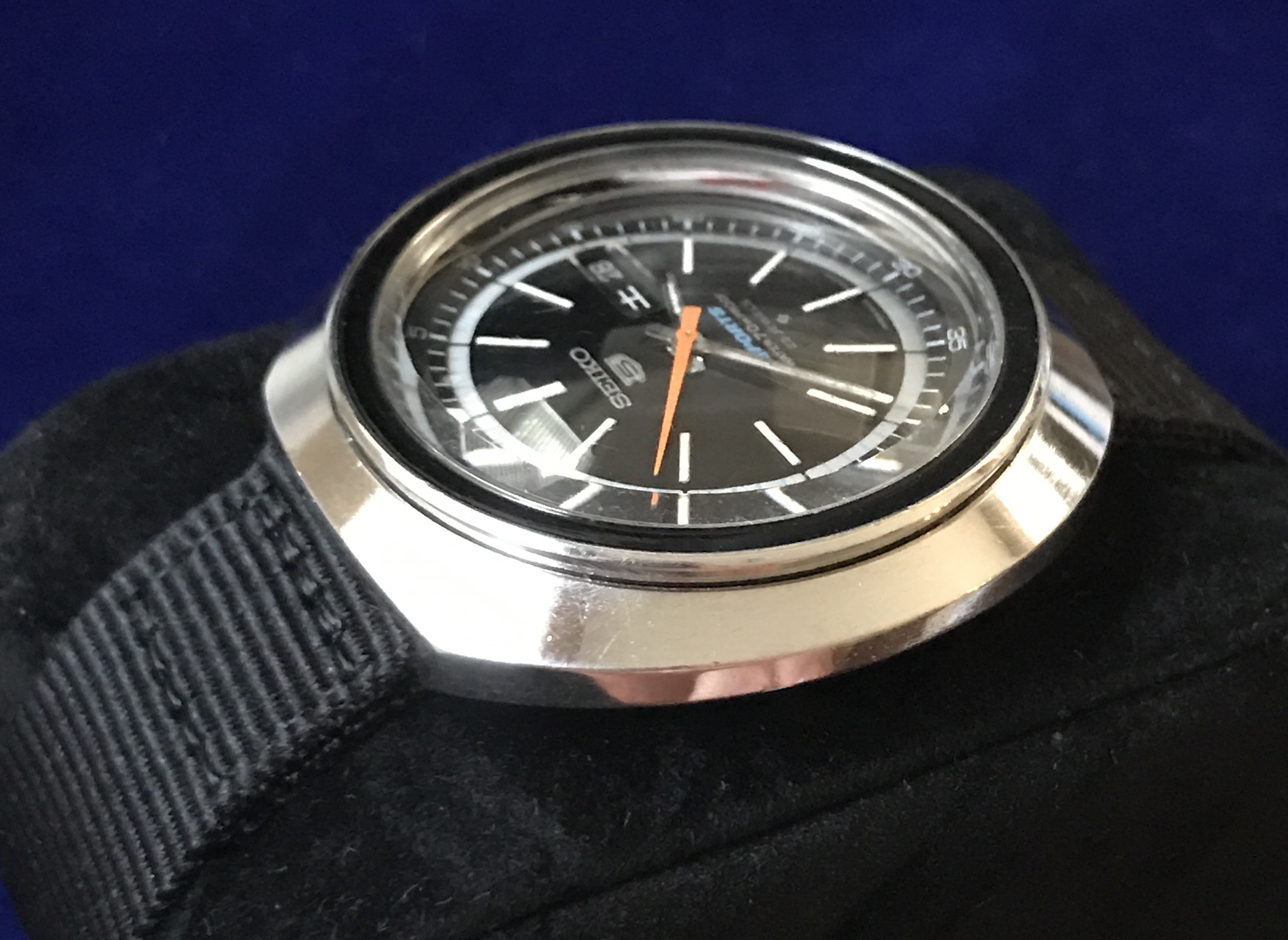 FS Seiko 5 Sports 6106-6430 UFO Saucer $285 | WatchCharts Marketplace