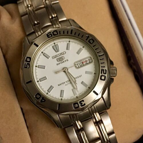 seiko 5 sports white dial