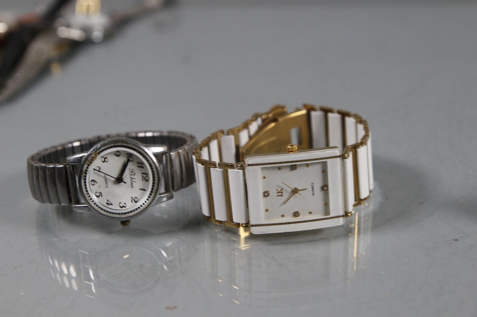 Lot 20 MONTRES QUARTZ Femmes Cartier Ernest Fossil Louis pion