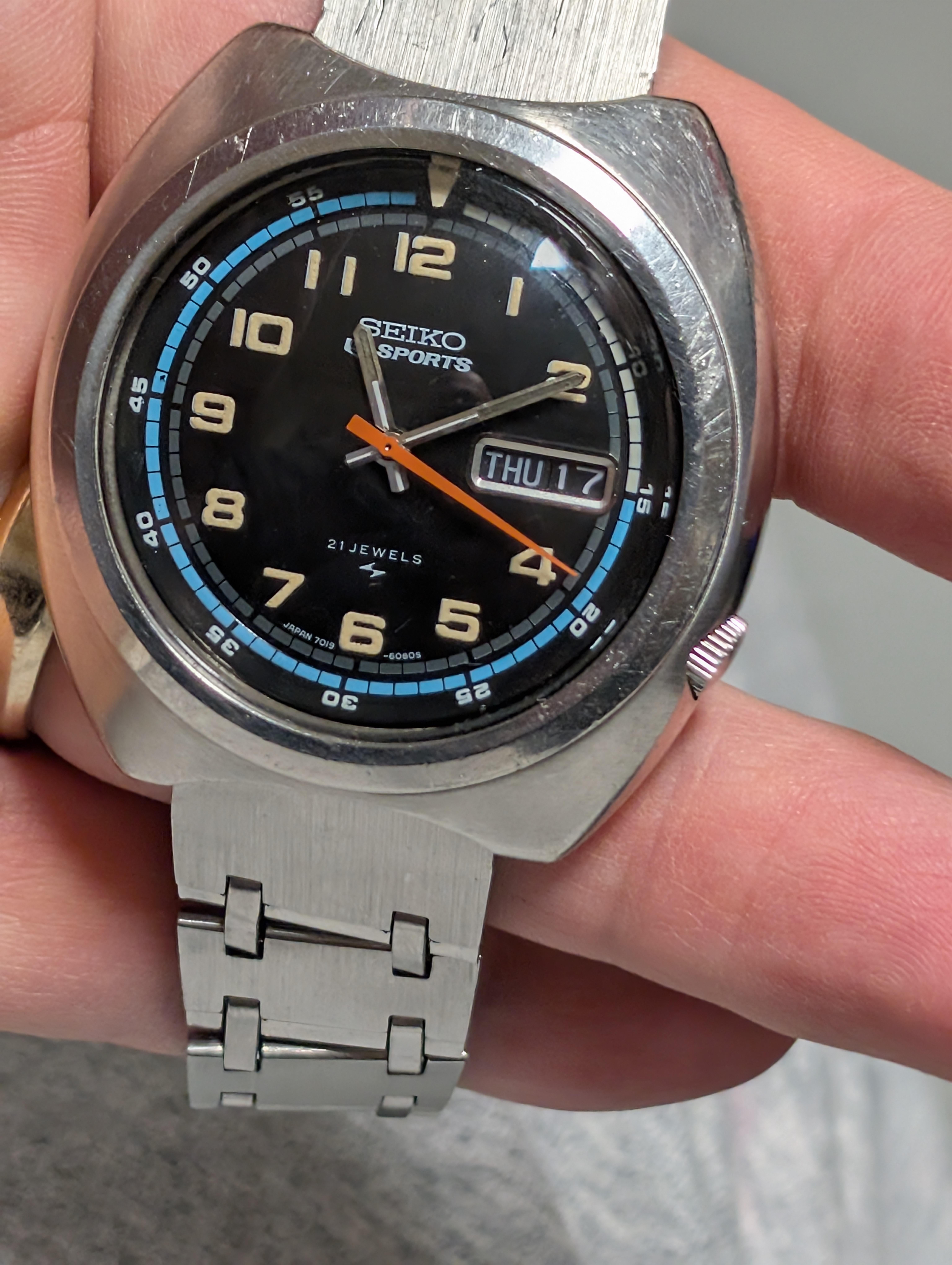 WTS] Seiko 5 Sports 7019 6040 on (original?) bracelet XGA 151 with