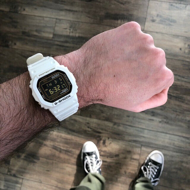 G-SHOCK　ジーショック DW-5025B-7 25周年ライジングホワイト CASIO G-SHOCK(ジーショック) DW-5725B-7JF 25周年記念 Rising