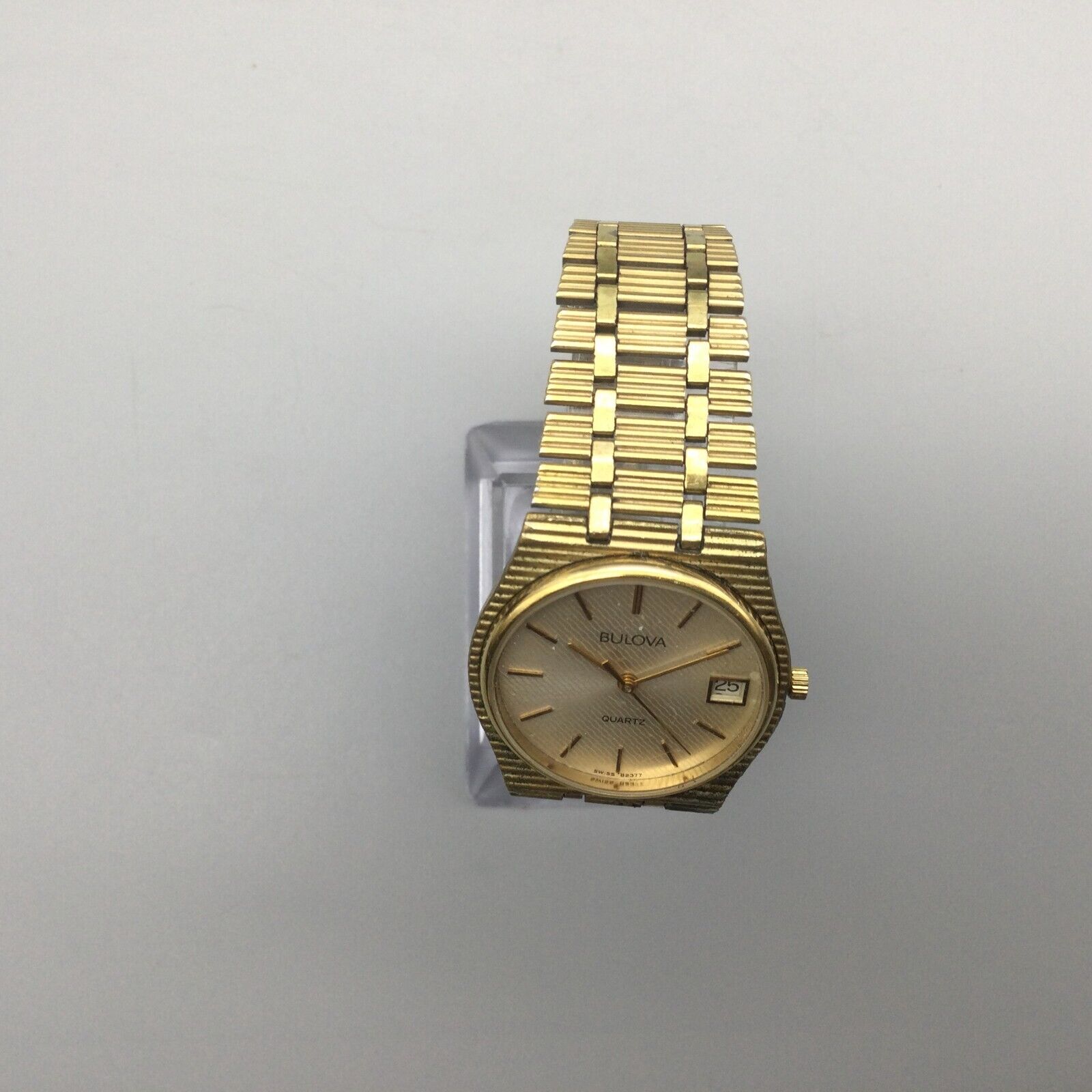 Vintage Bulova Watch Women Gold Tone 29mm Round Dial Date 