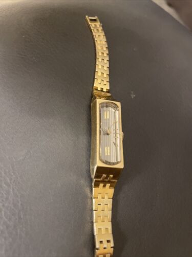 Vintage Seiko 1520-367F Slim Cut Crystal 17 Jewels Ladies Watch