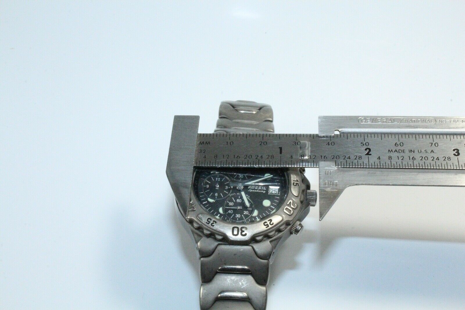 Fossil titanium watch online 200 meters