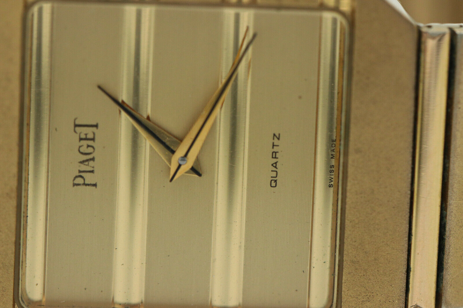 Vintage 100 genuine piaget swiss made wrist watch gold tone g.101