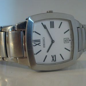 Seiko 7N39-0AS0. Gents Premier model. Rare import, square case