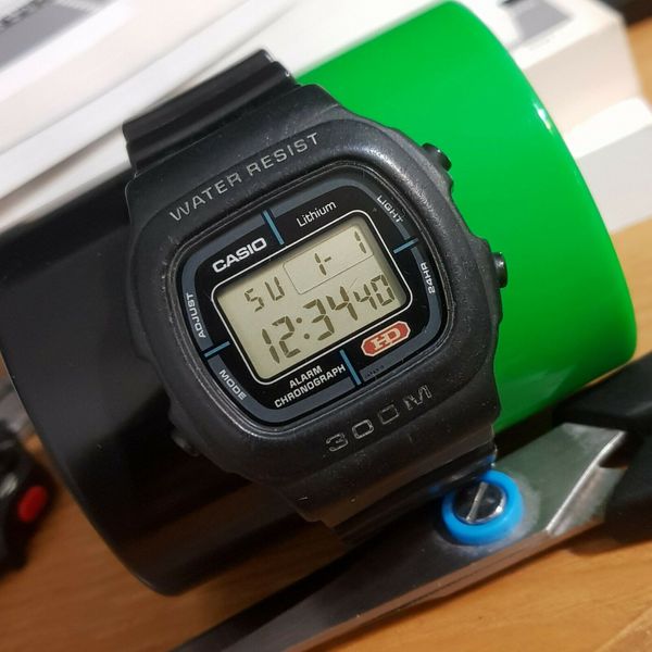 Vintage Casio HD Diver 300m LCD watch DW-300 digital module 548 |  WatchCharts Marketplace