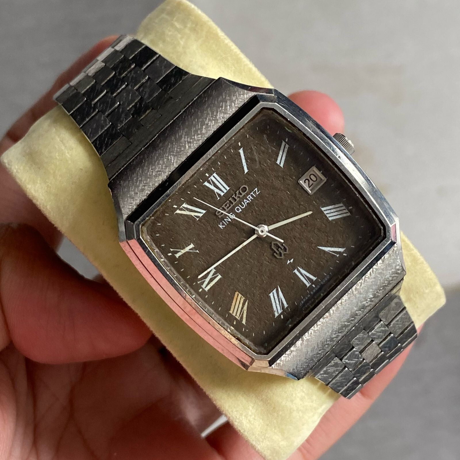 SEIKO キングクォーツ5855-5000 文字盤ブラウン ローマ数字 稼動品 Seiko King Quartz 5855-5000 Price as of July 2026 | WatchCharts