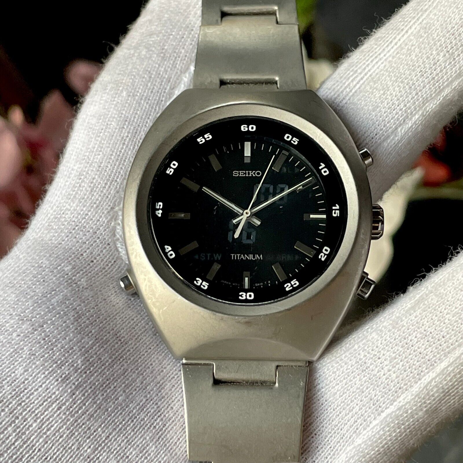 Vintage Seiko Heads Up Floating Ana-Digi Titanium Quartz Men's