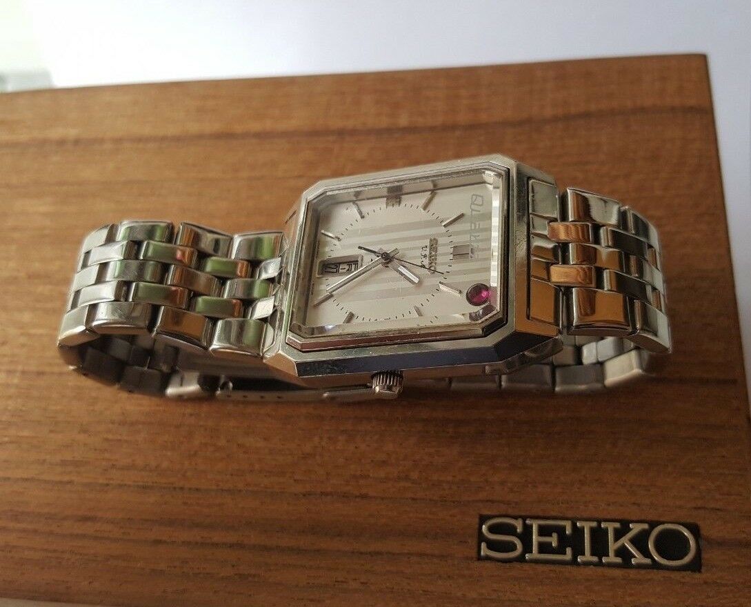 Vintage SEIKO Quartz Watch/ V.F.A. QUARTZ 3923-5020 SS Flashing