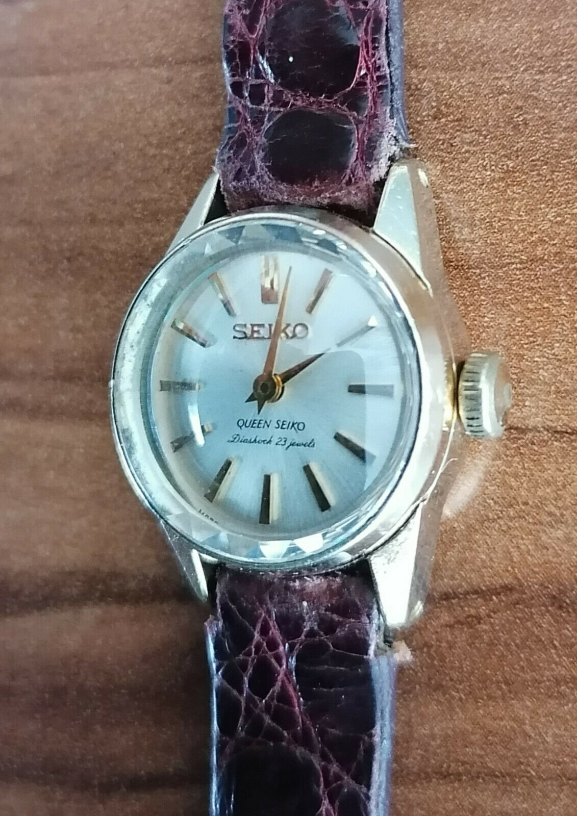 VINTAGE SEIKO QUEEN DIASHOCK 23 JEWELS WOMEN GOLD PLATED 1964 HAND