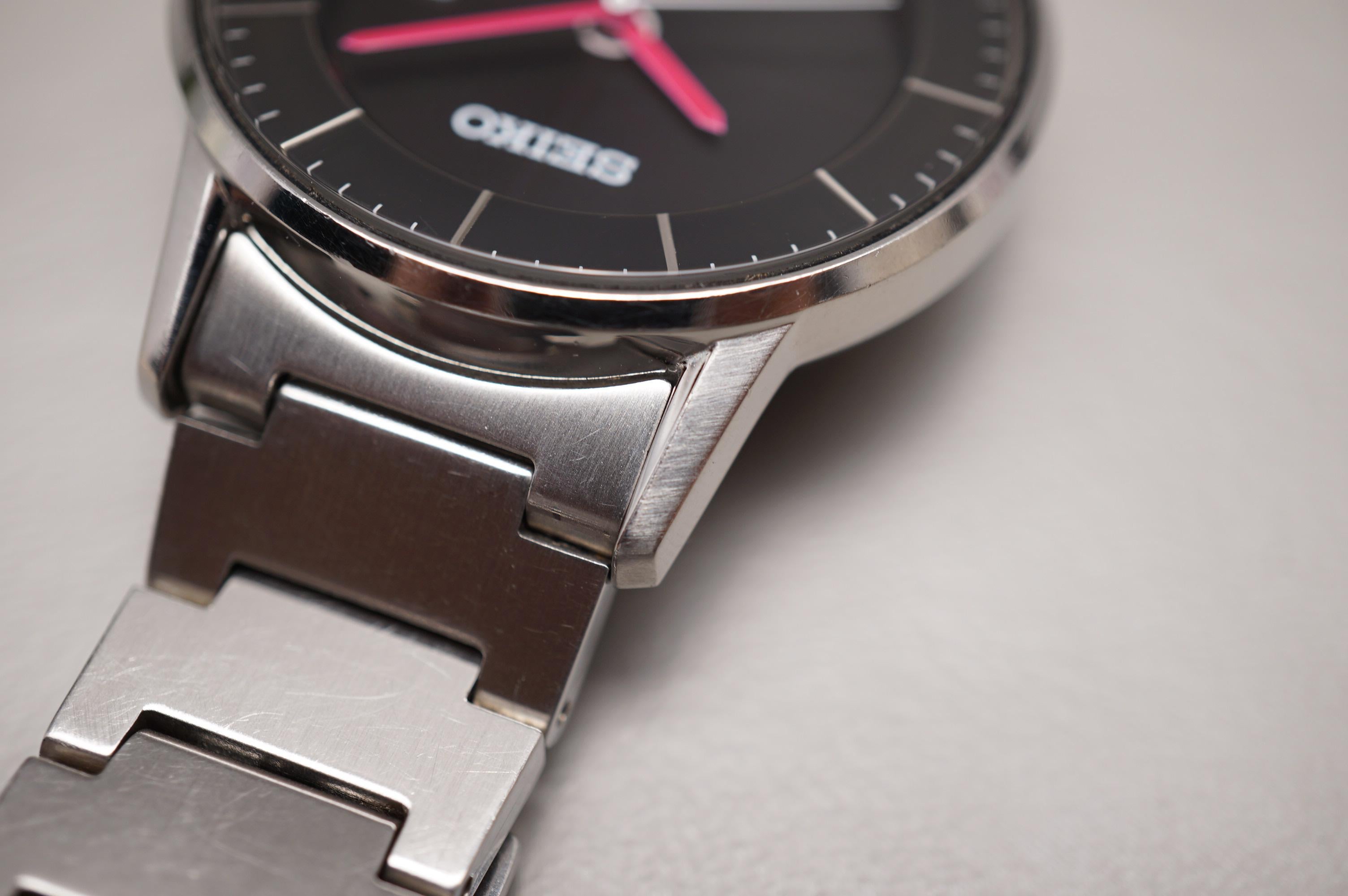 WTS] Seiko Spirit V147-0AK0 Black Dial Pink Hands Sector Dial 