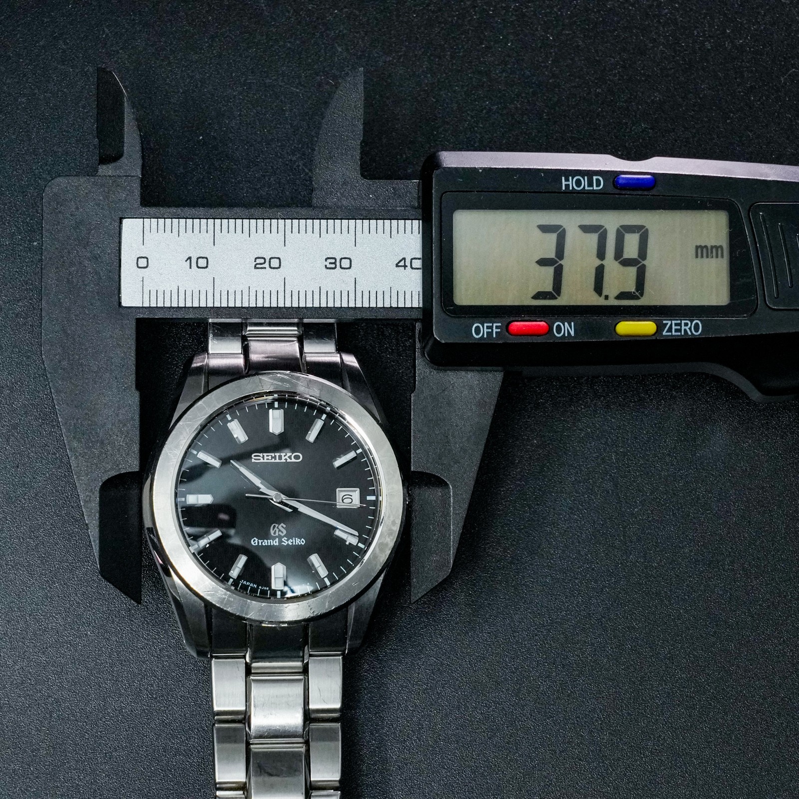 N-MINT] Grand Seiko 8J56-8020 GS SBGF021 Black Dial Date Quartz