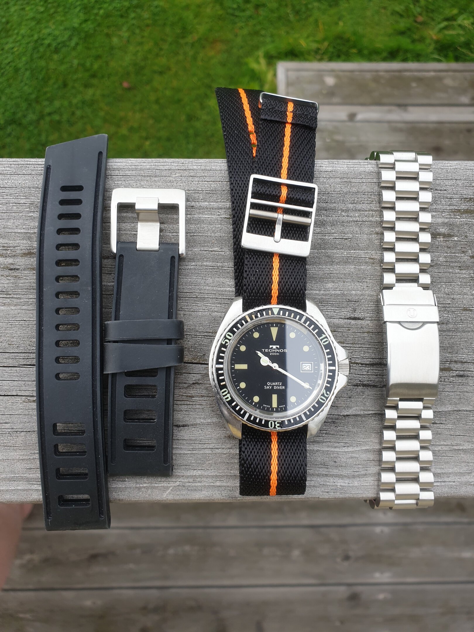 FS: Technos Skydiver 200 m Quartz diver - MRP SA Monnin - Uncle