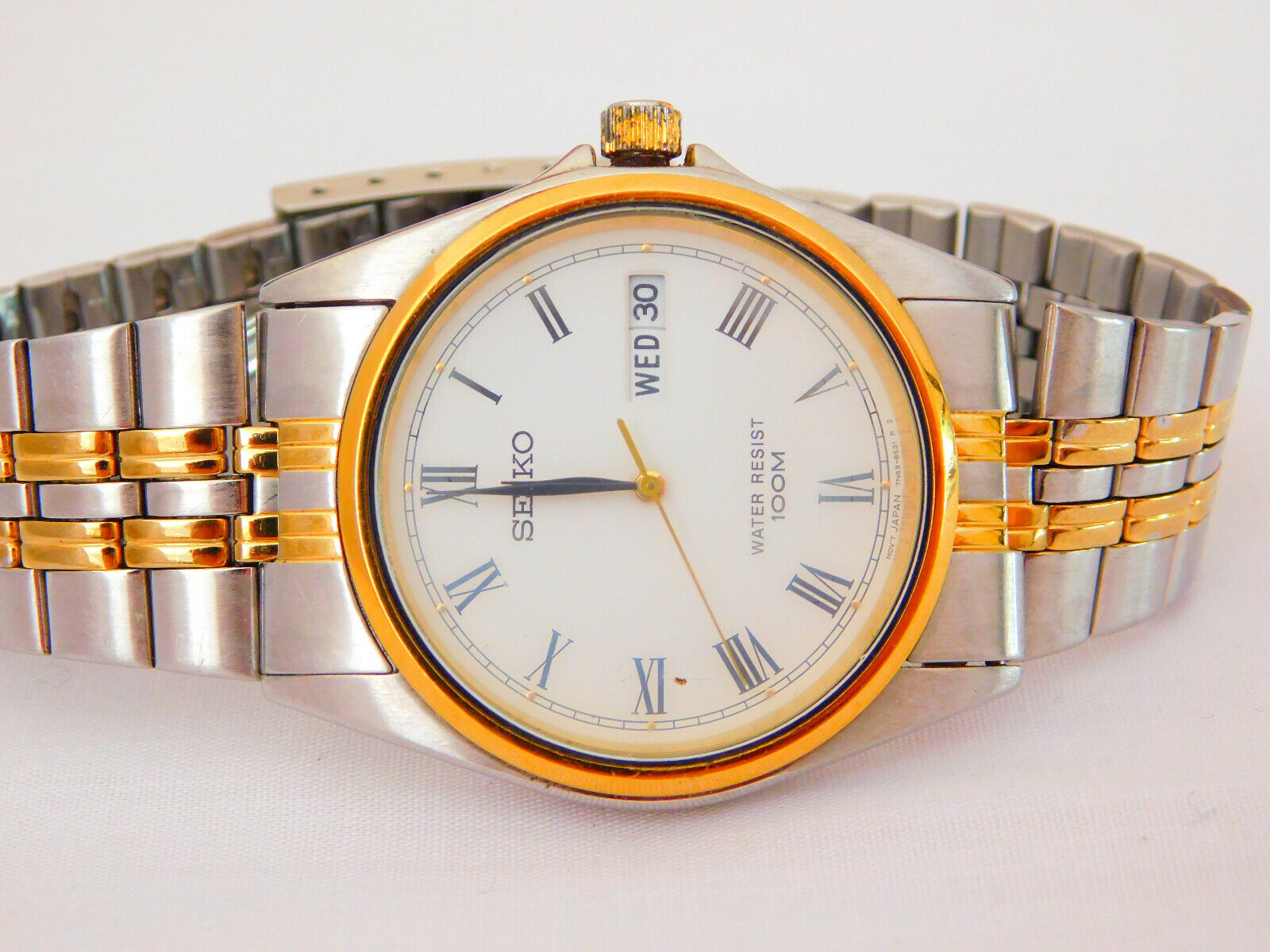 Vintage Seiko Quartz 100M Water Resist 7N43-8320 Day Date Two Tone