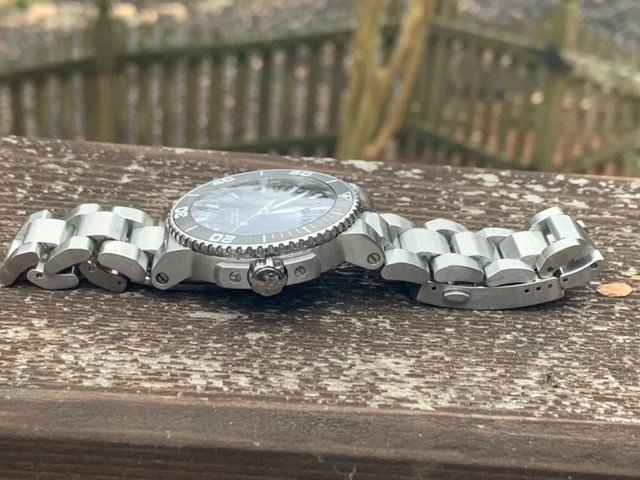 Oris Aquis Date Black 43mm fully brushed bracelet for sale