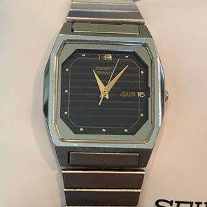 Seiko Men's Watch - Model V743-5A00 Quartz - Day Date - Looks Very
