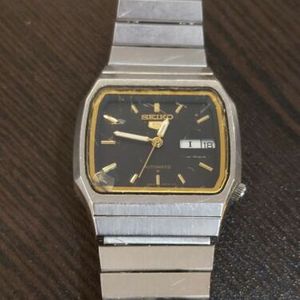 Vintage gents rare square face SEIKO 5 automatic watch working but glass  cracked | WatchCharts