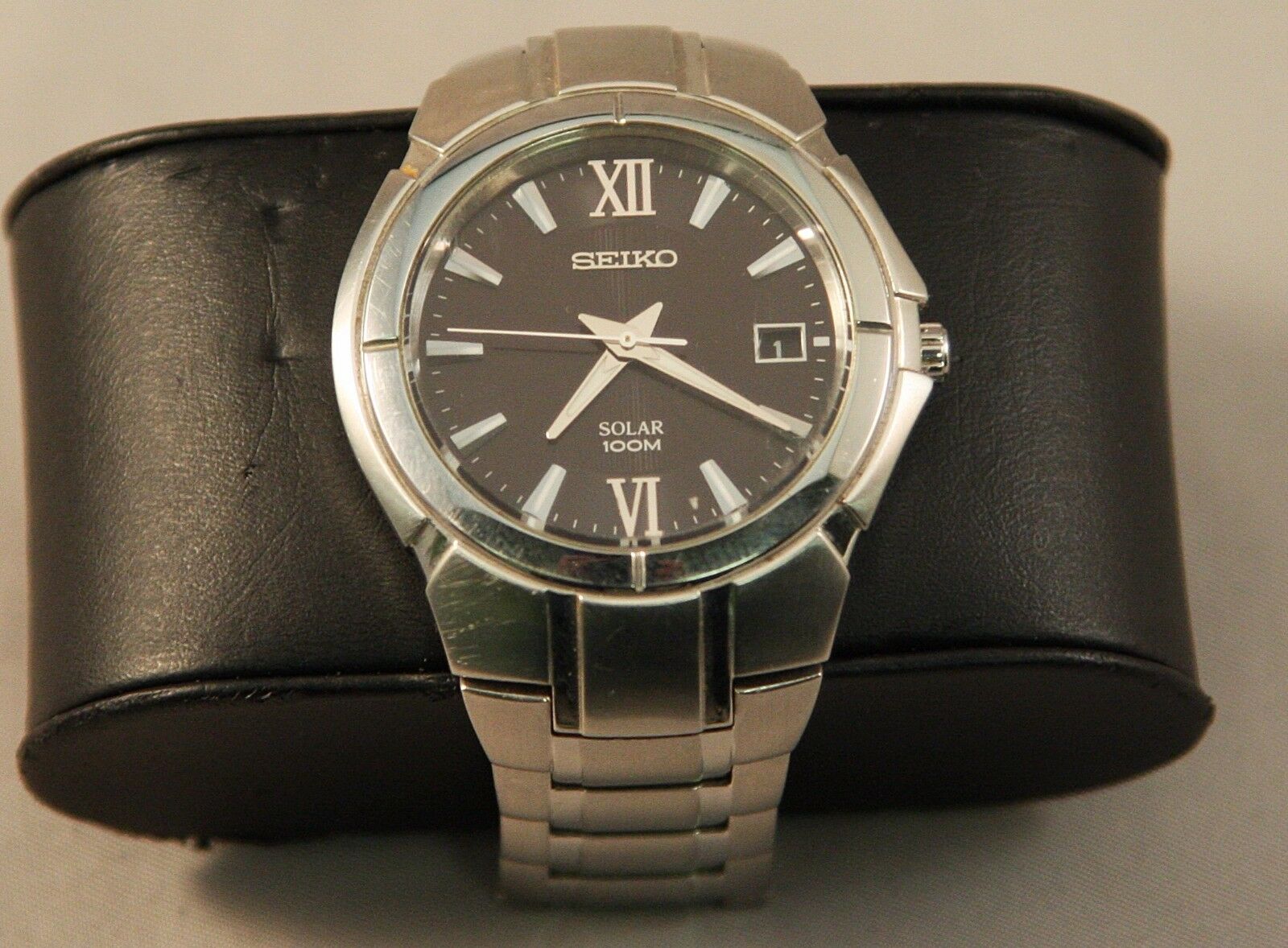 美品​ 稼働品セイコー ソーラー V157-0AB0 ブラック文字盤 純正ベルト
