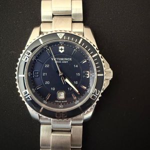 Victorinox Swiss Army Maverick GS Black Dial Stainless Steel