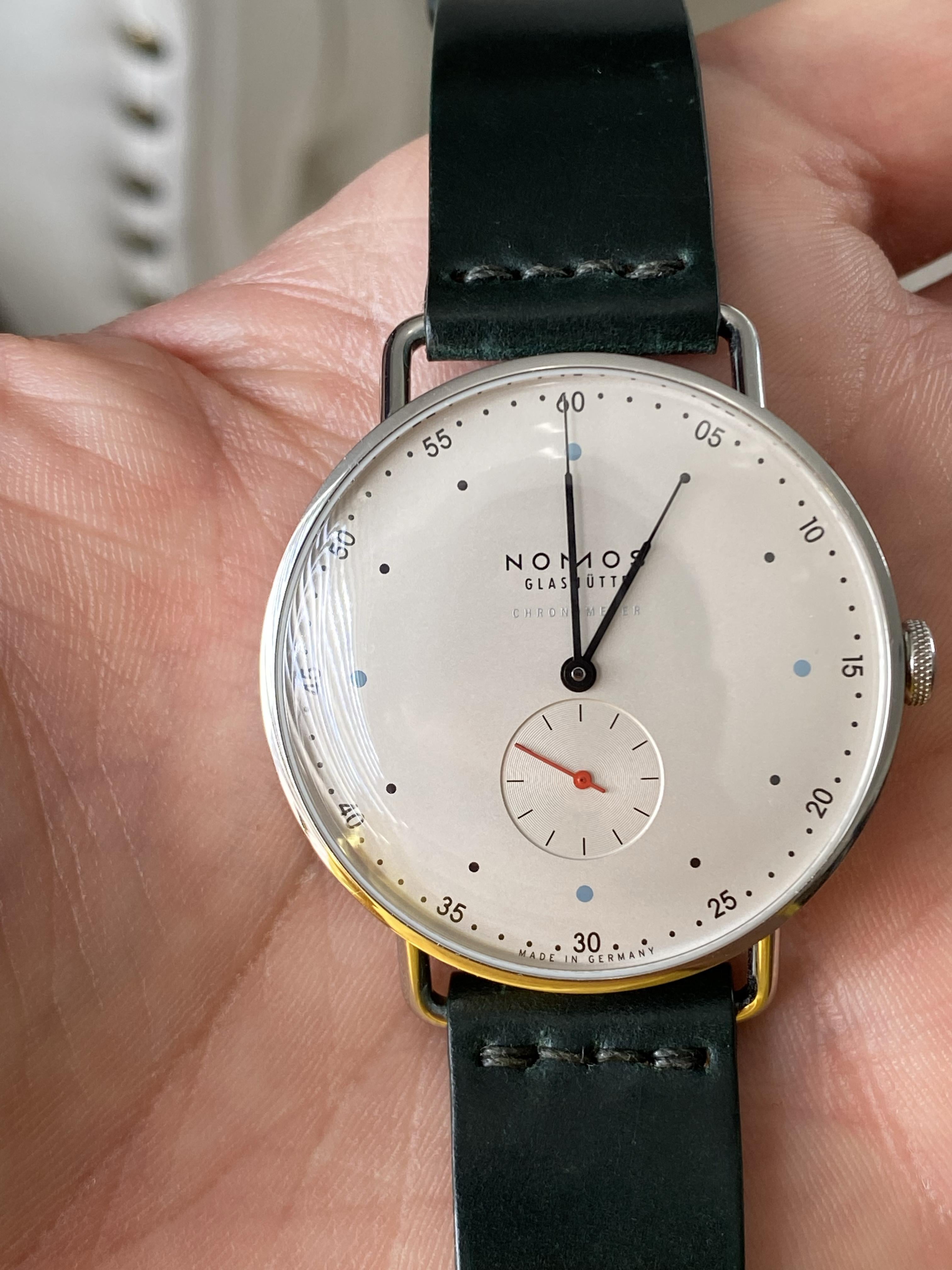 Nomos hot sale metro price