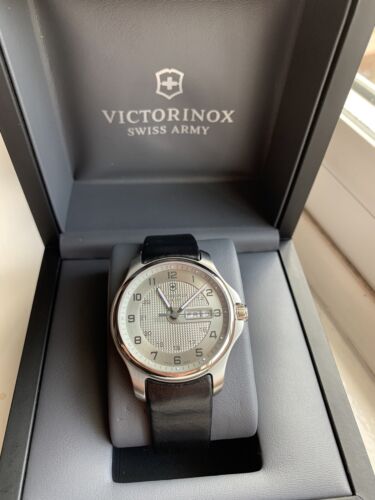 Mens Victorinox Swiss Army Officers Watch 241550 New Batt Box