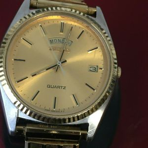 1984 Seiko 7N43-8119 Day/Date Man's Wrist Watch + Gold Tone Dial + Band  Running | WatchCharts