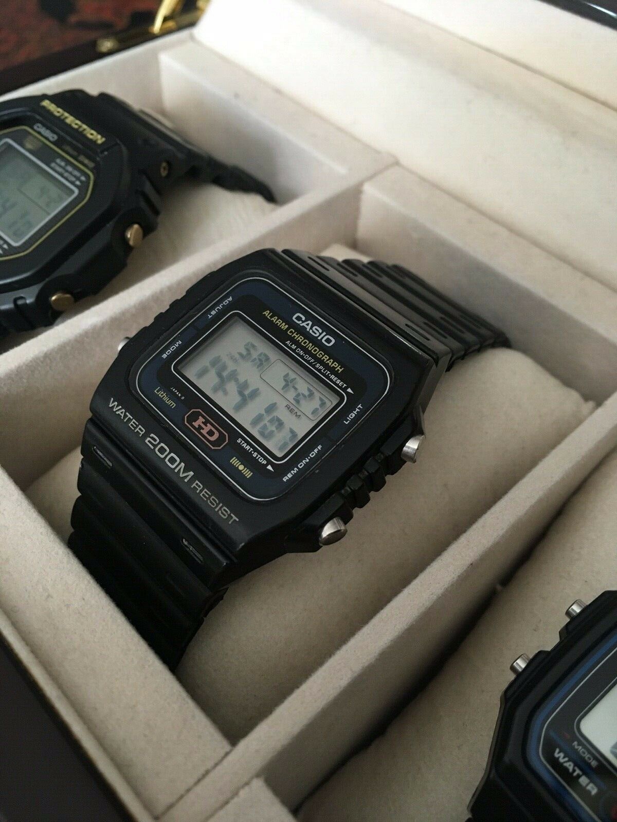 Vintage Casio HD 200m DW-240 Module 690 Alarm Chronograph Watch 