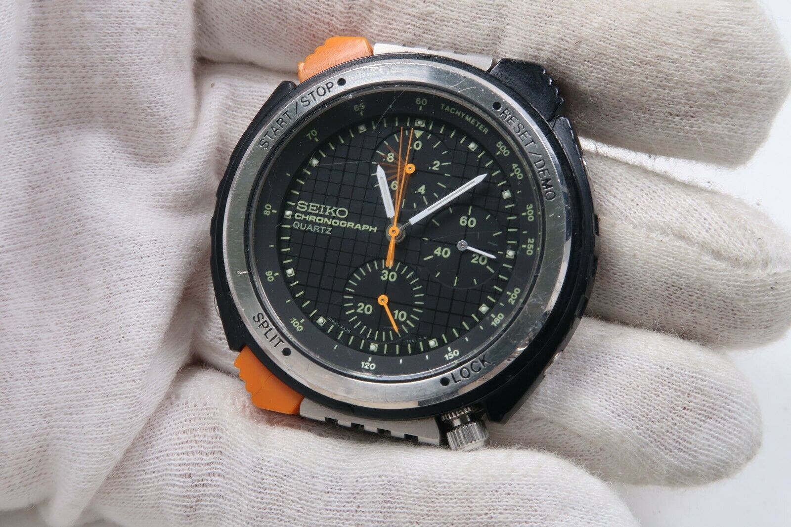 Vintage SEIKO 7A28 7050 QUARTZ CHRONOGRAPH FOR REPAIR OR PARTS