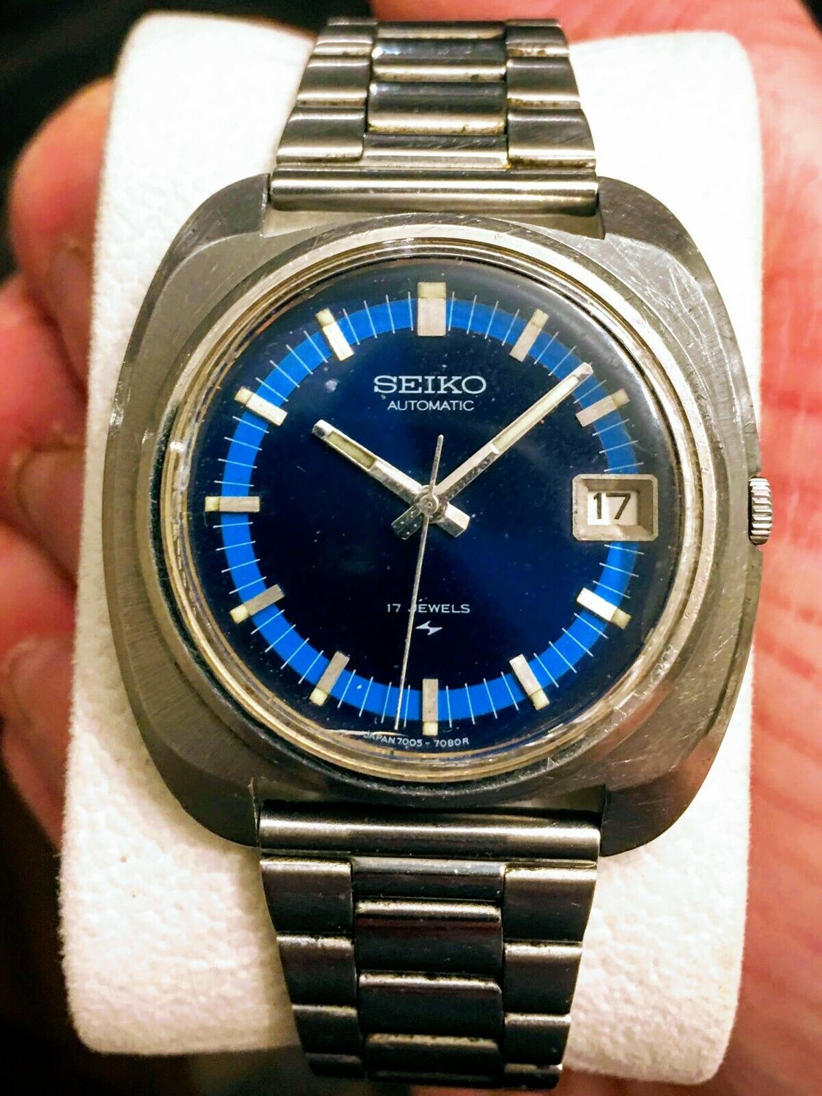 Vintage Seiko Automatic Mens Watch Blue Ring Dial 7005-7080 17 