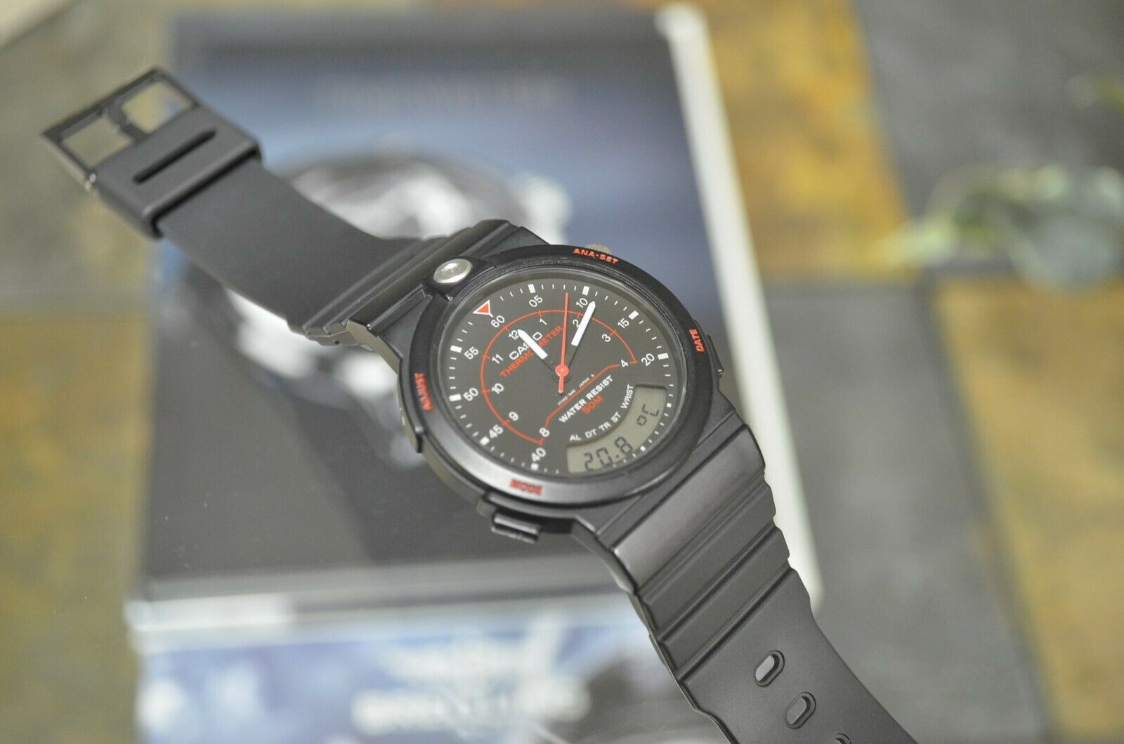 NOS CASIO AW-10 ANALOG/DIGITAL THERMOMETER WATCH VINTAGE 1985