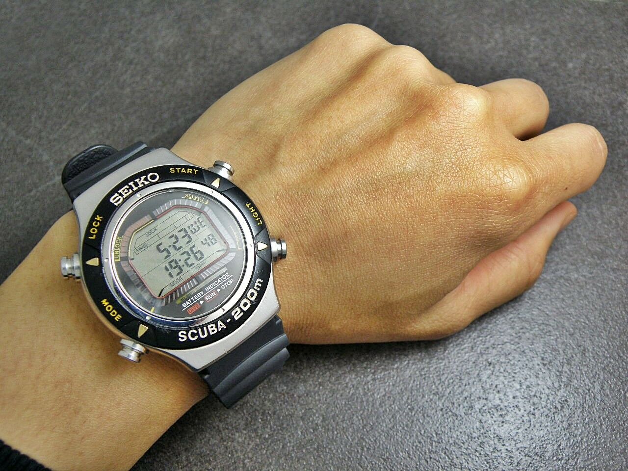 SEIKO SCUBA 200M S800-0010 ALARM CHRONOGRAPH SS QUARTZ MENS DIVER