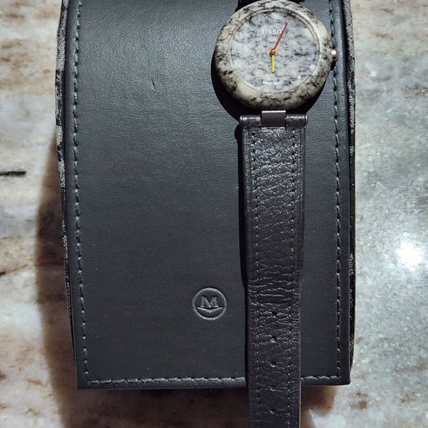 Montre Tissot Rockwatch R150 Vintage - Boîtier Pierre, Bracelet Cuir - Parfaitement Fonctionnelle