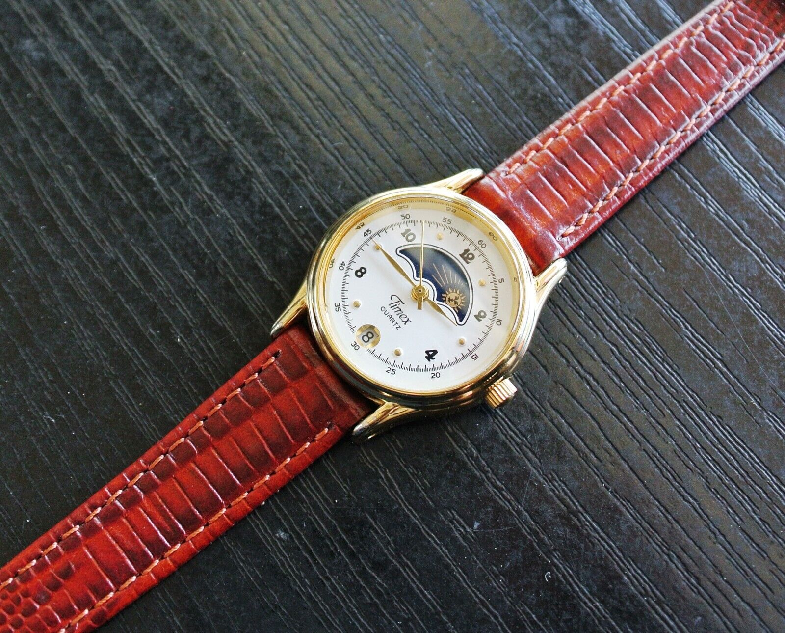 VINTAGE TIMEX DATE ELEGANT MOON PHASE QUARTZ WOMEN
