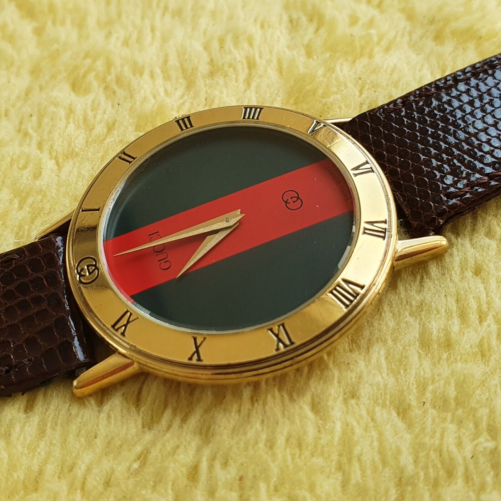 Gucci 3000M 18k Gold Plated Men's/Women's Watch with Red and Green