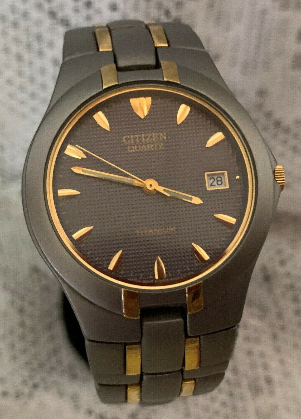 Men Citizen All Titanium Dress 2510-S93592 Gray/Gold Trim 35mm