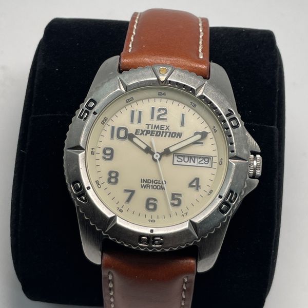 Timex expedition watch Indiglo WR100m W/brown band Day Date Dial Needs