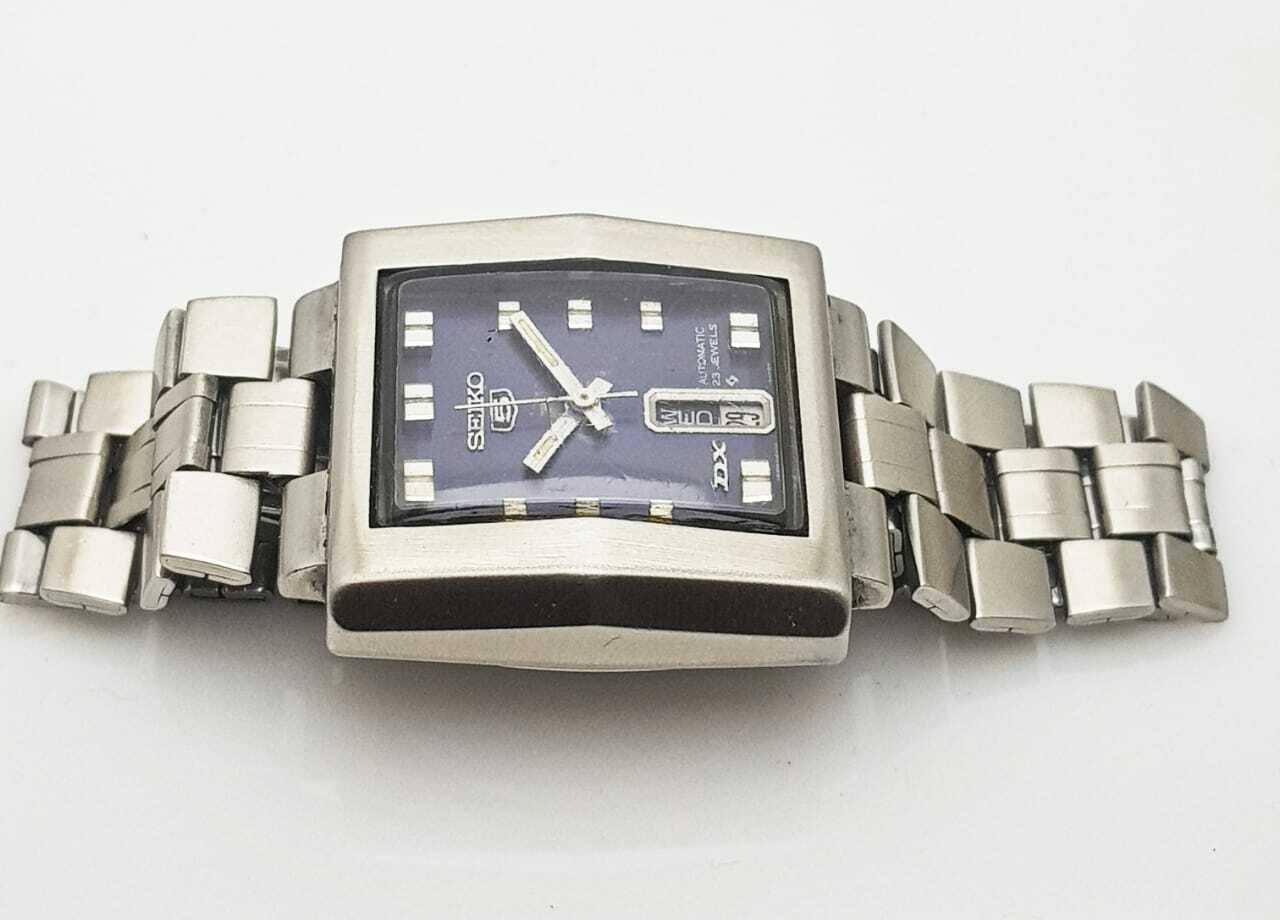 Vintage Seiko 5 DX Automatic 23-Jewels Day/Date Men Watch 6106