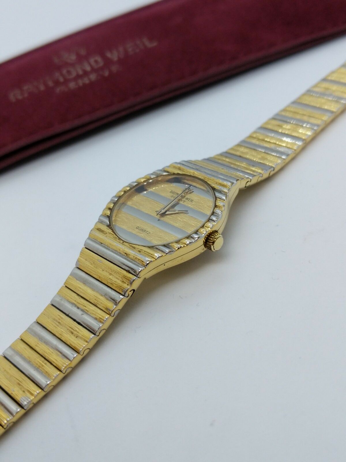 Raymond Weil 9022 - 18K Gold Electroplated Quartz Watch Raymond Weil 9022 - 18K Gold Electroplated Quartz Watch