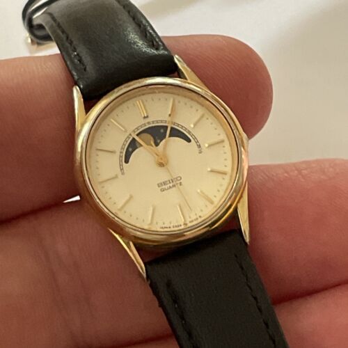 Women s Vintage MOON PHASE Watch SEIKO 2A24 0048 Rare Cool Running