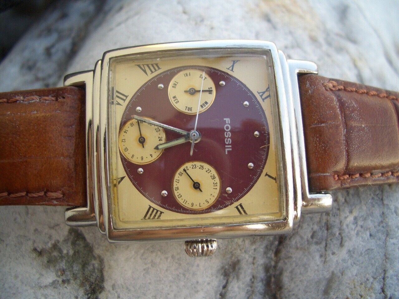 1995 FOSSIL TANK WATCH BQ-8755 Vintage 1995 Fossil Unisex Triple Date Moon Phase Watch BQ  main image 4
