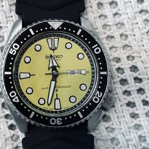 Vintage Seiko LED Watch L221-5010 Gold Tone - Needs Battery 