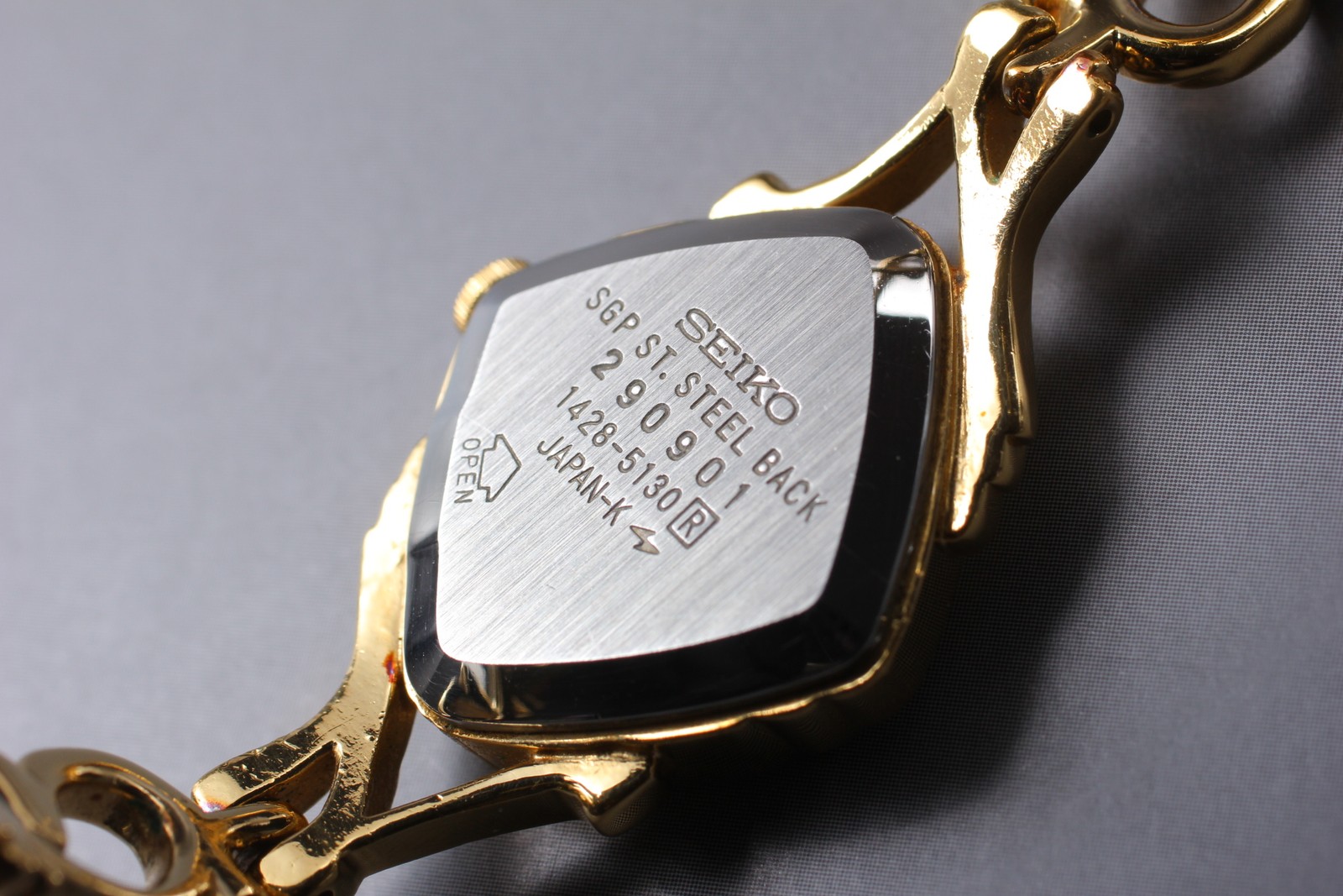 Vintage 1982 [N MINT] Seiko Bracelet 1428-5130 Gold Roman Small Qz
