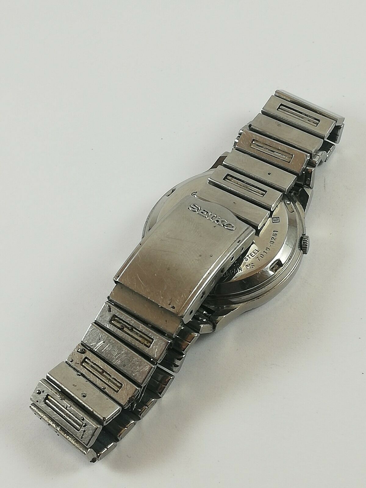 Vintage SEIKO 5 7019-8261 Automatic 21 Jewels Japan Watch Runs