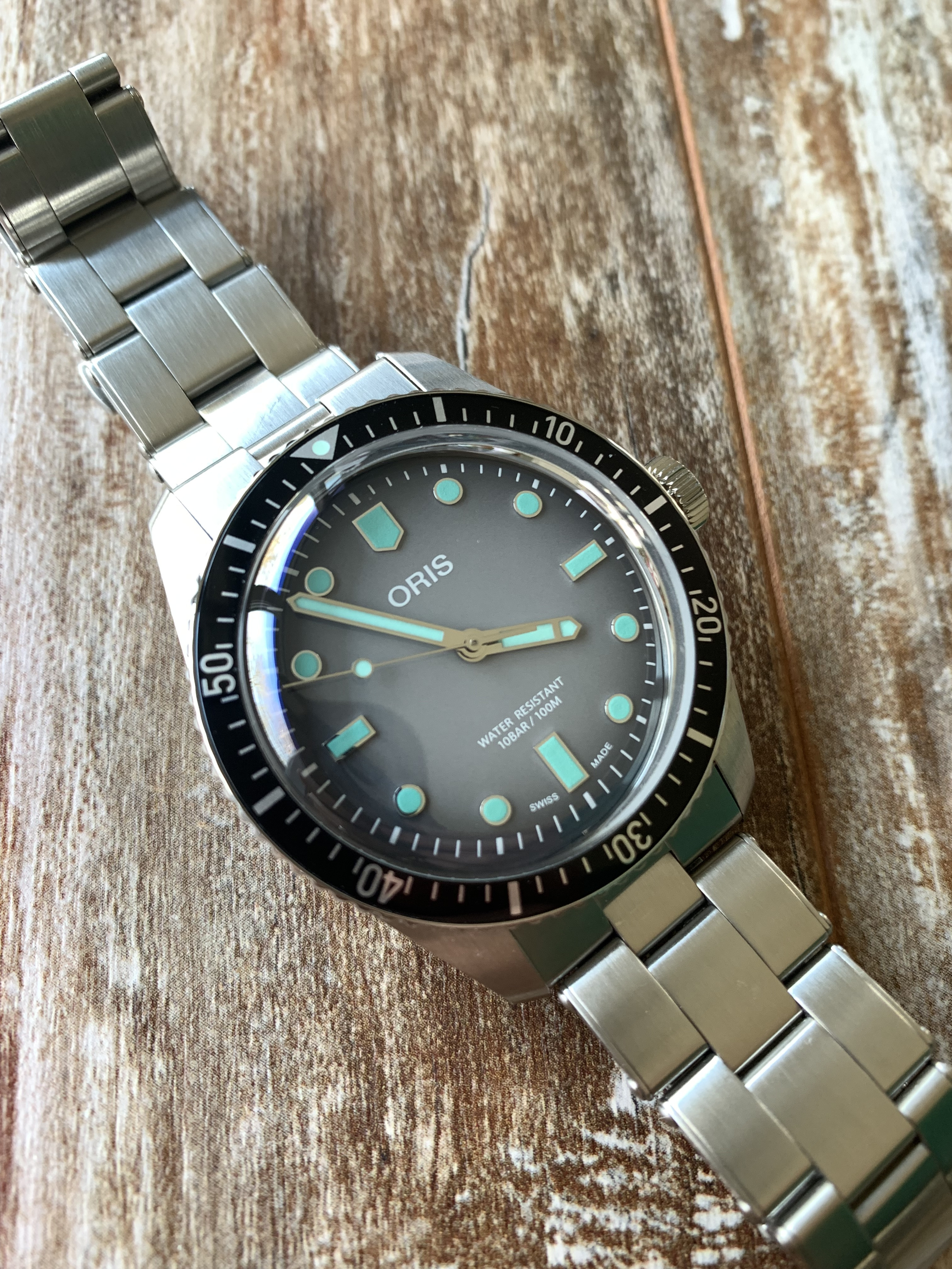 Oris Divers 65 GLOW : Tiffany blue and grey dial, bracelet, full