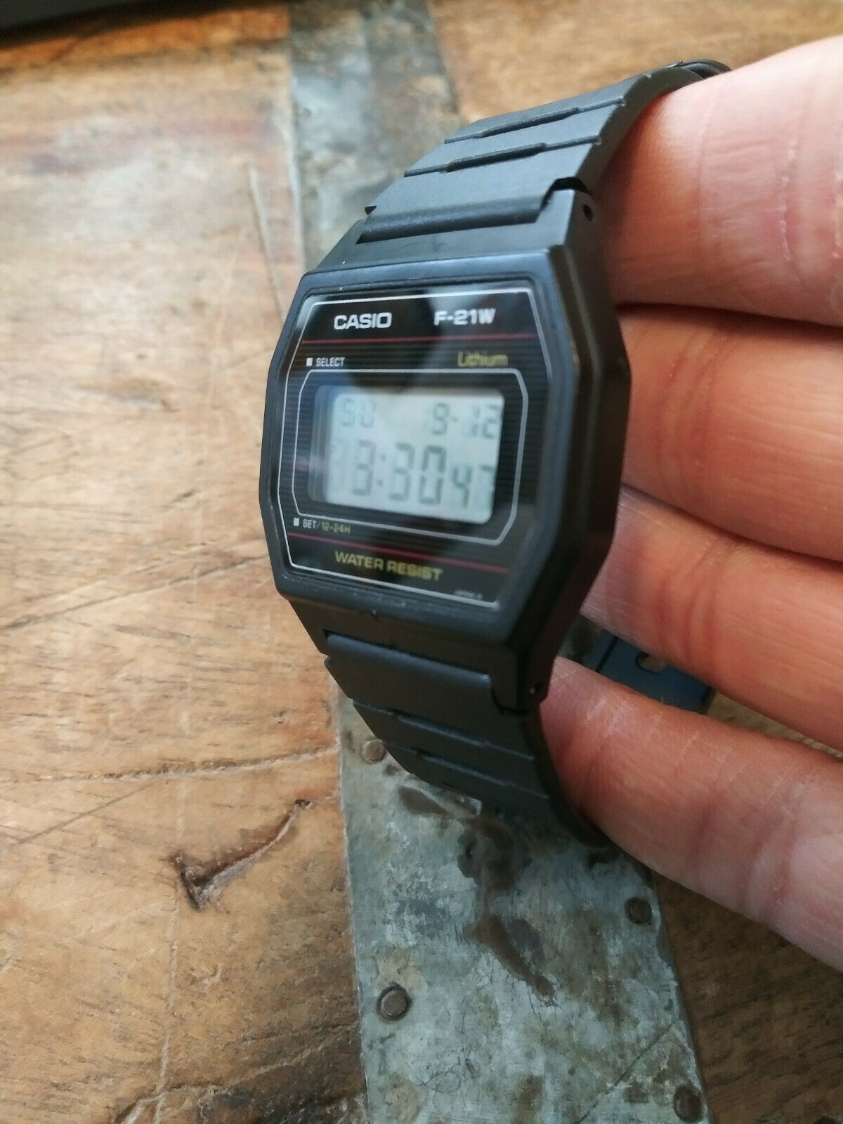 Vintage 1980's Casio 400 F-21W Digital LCD Mens Watch Nice
