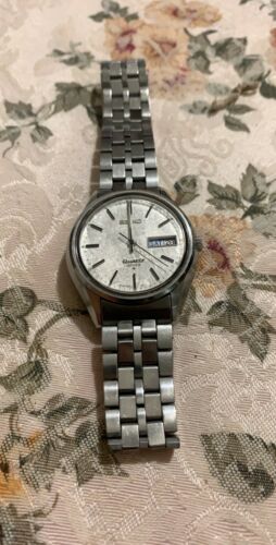 Mens Vintage SEIKO Quartz 3003 Dual Date Wristwatch 3863 7049